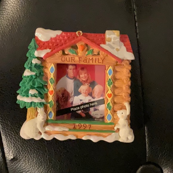 Carlton Card 1997 family ornament - Picture 2 of 2